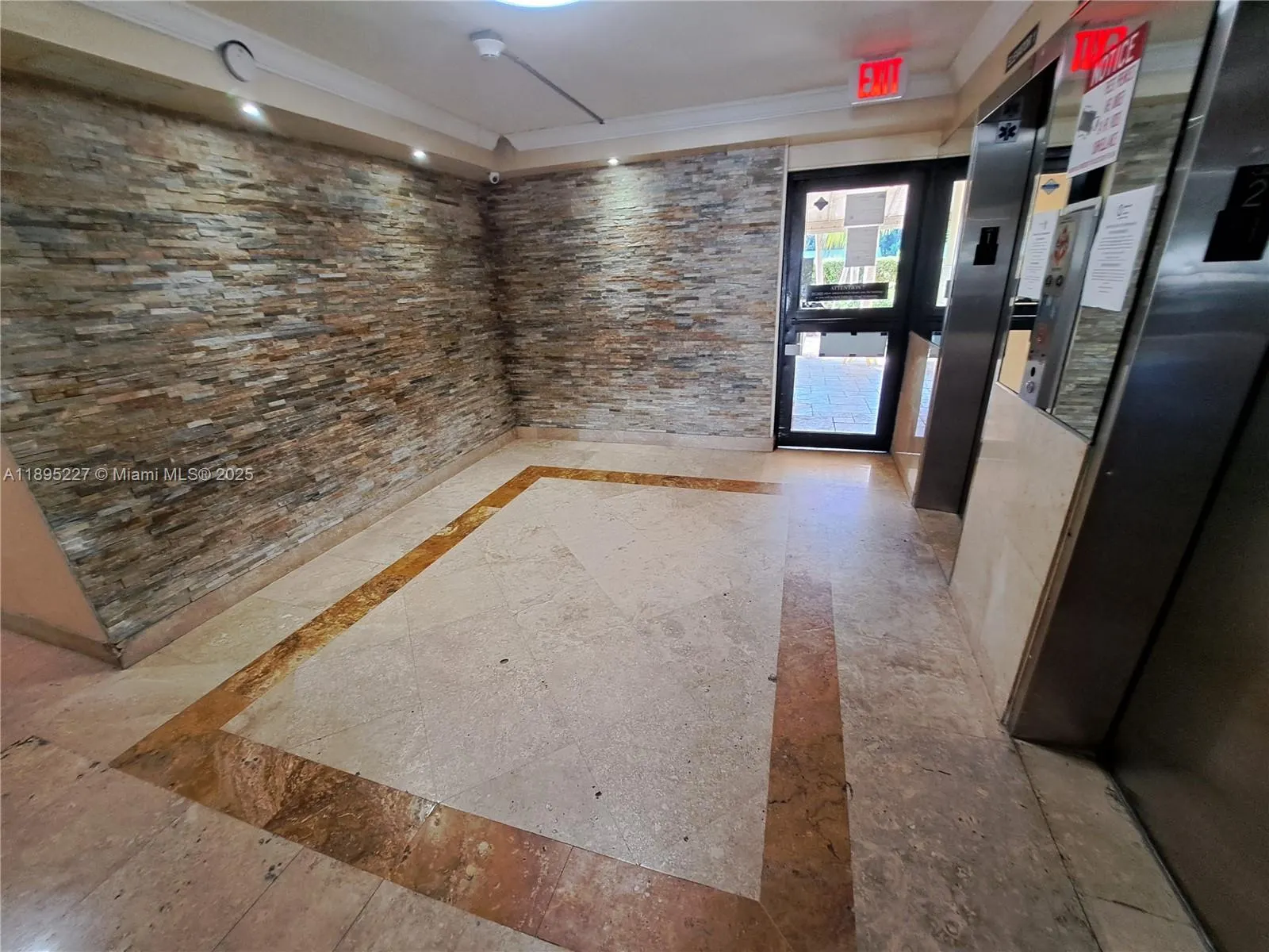 2935 NE 163rd St, #2Q