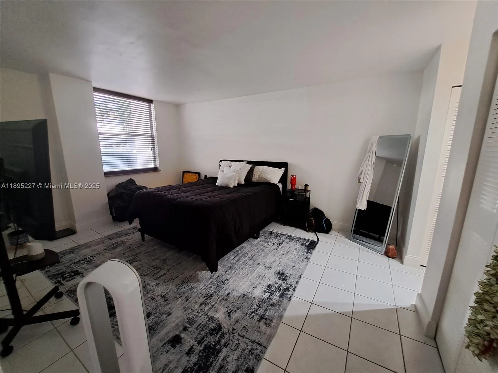 2935 NE 163rd St, #2Q