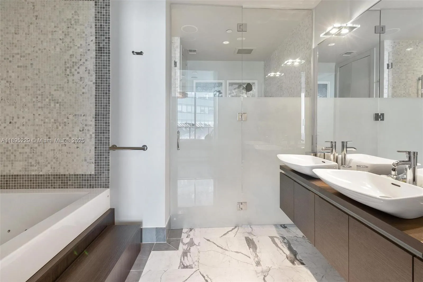 200 Biscayne Boulevard Way, #5211