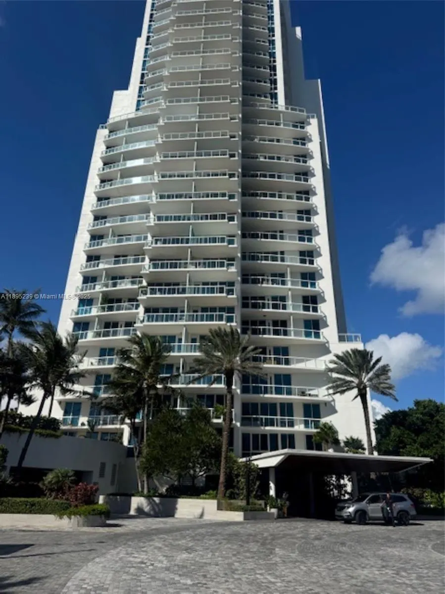 50 S Pointe Dr, #705