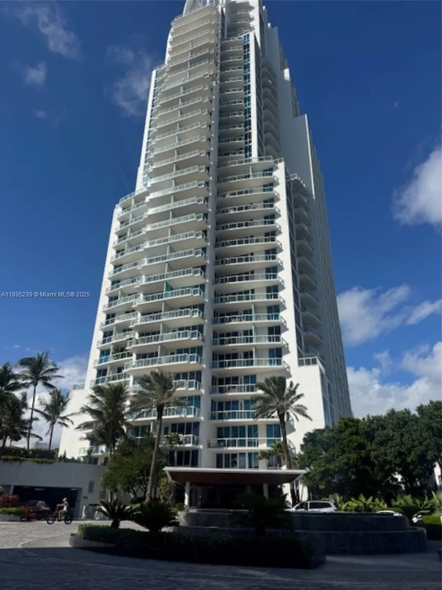 50 S Pointe Dr, #705