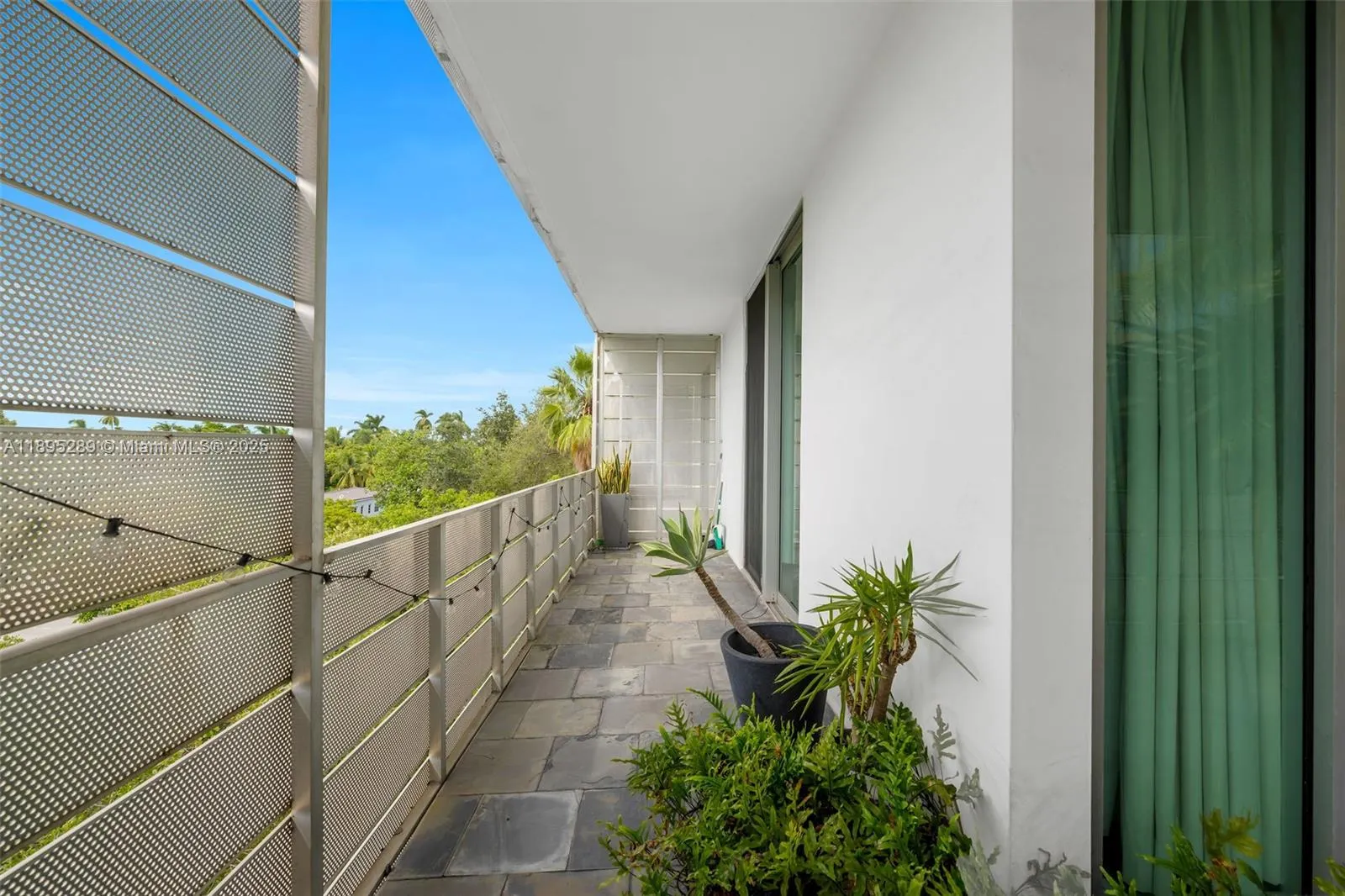 1700 Meridian Ave, #402
