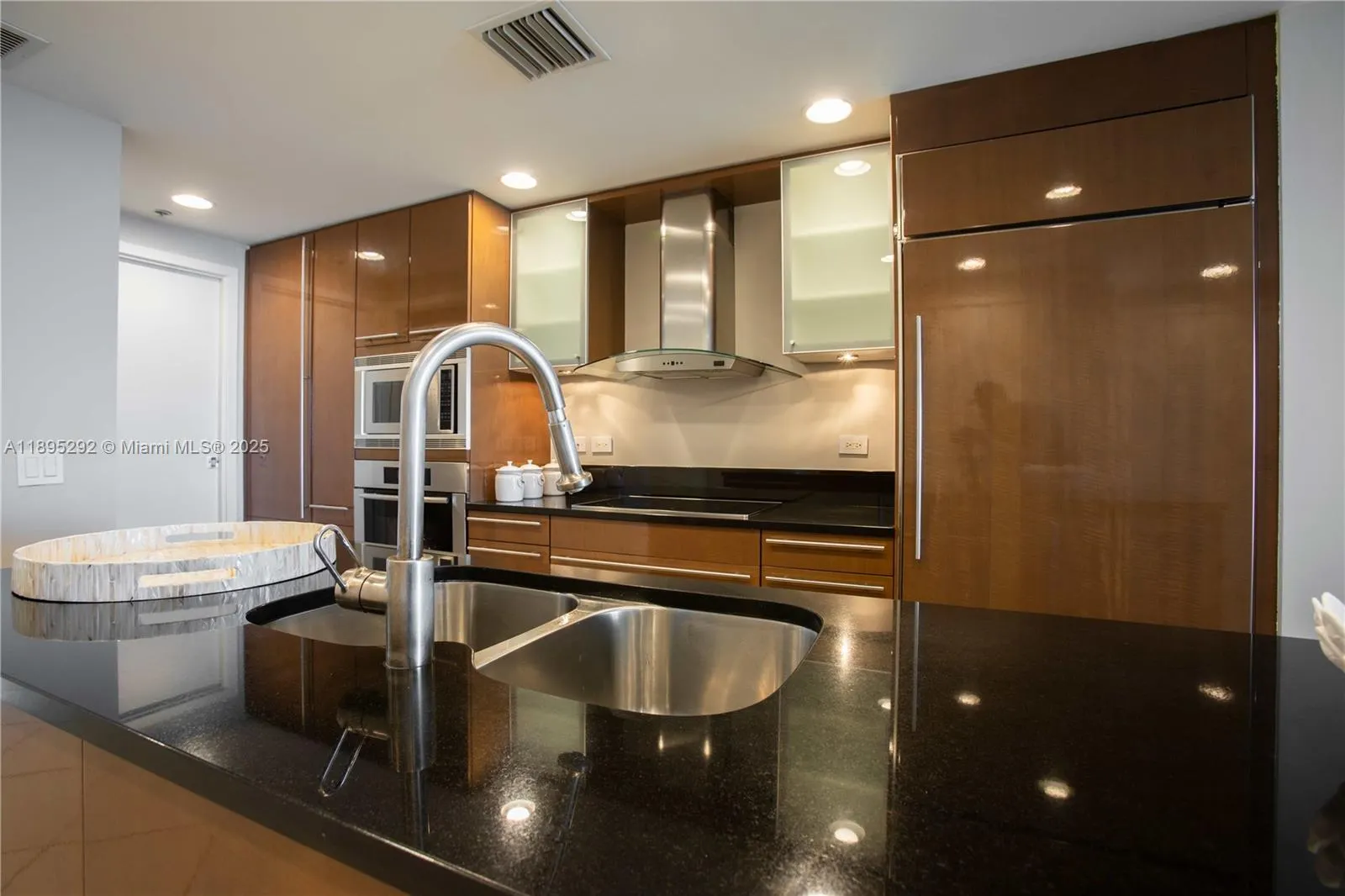 3801 Collins Ave, #704