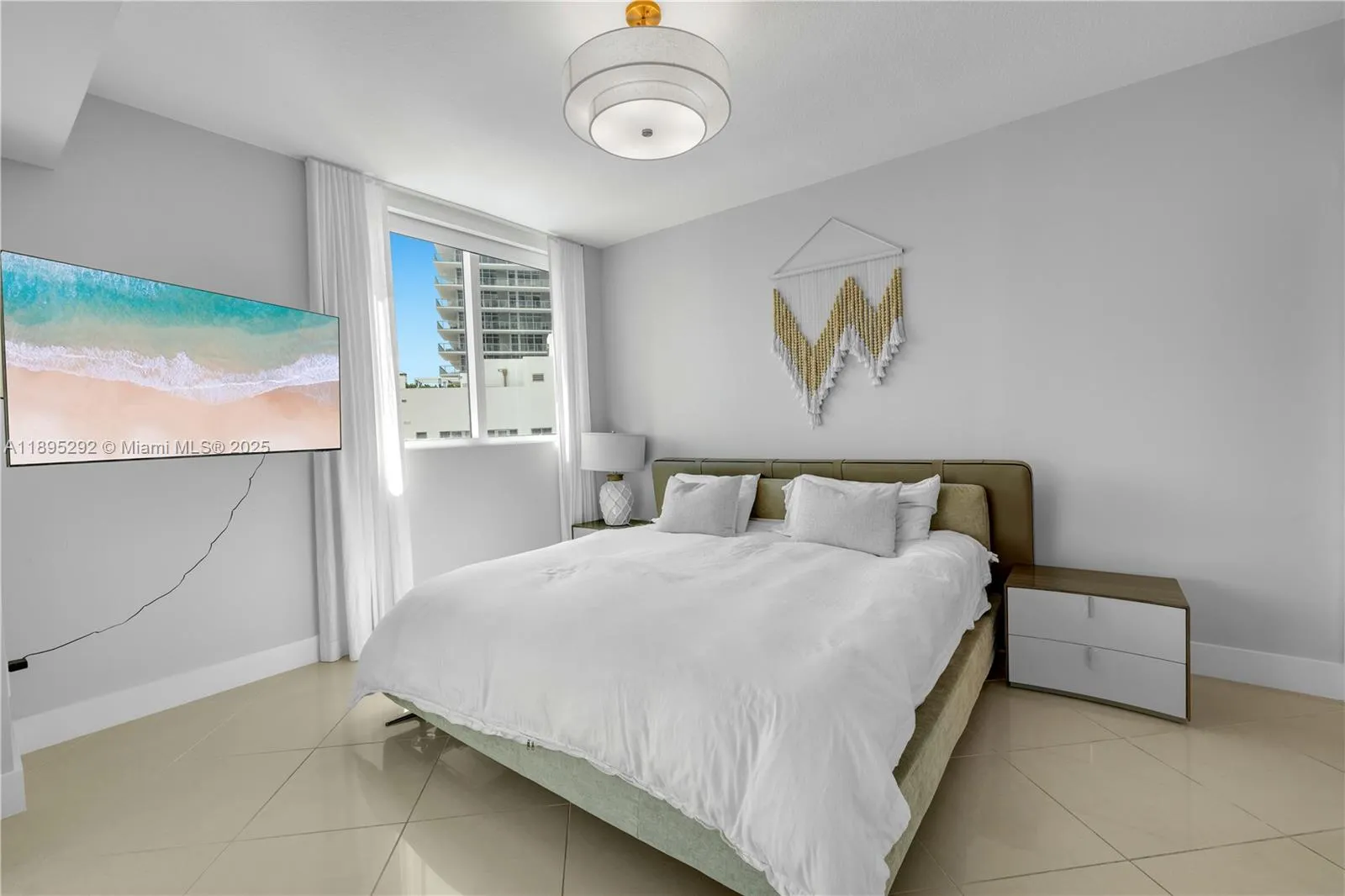 3801 Collins Ave, #704