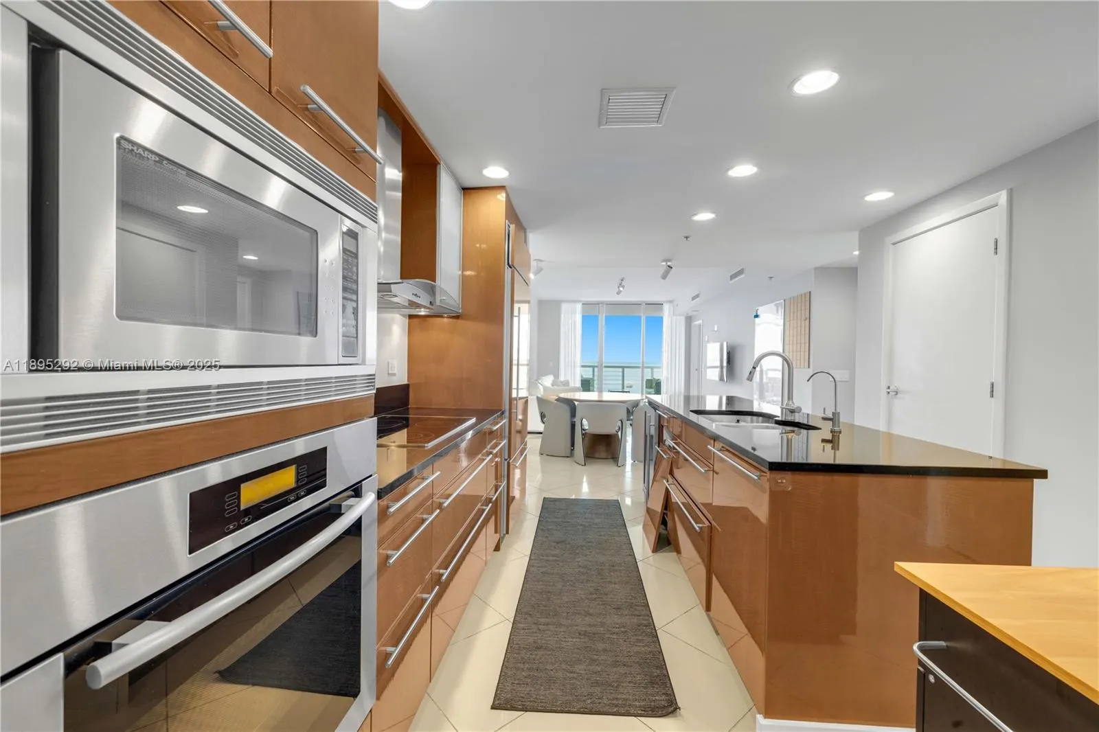 3801 Collins Ave, #704