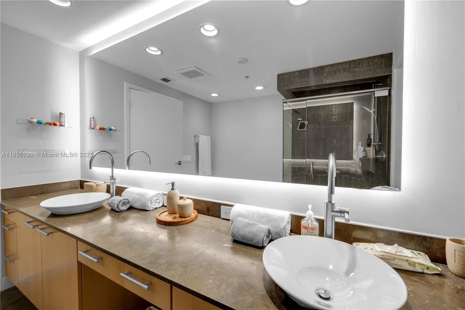 3801 Collins Ave, #704
