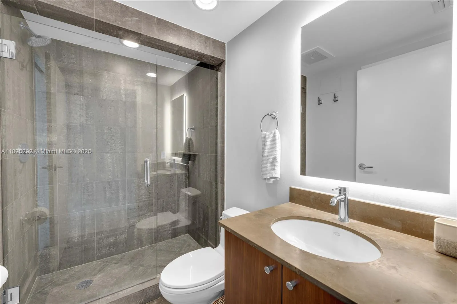 3801 Collins Ave, #704