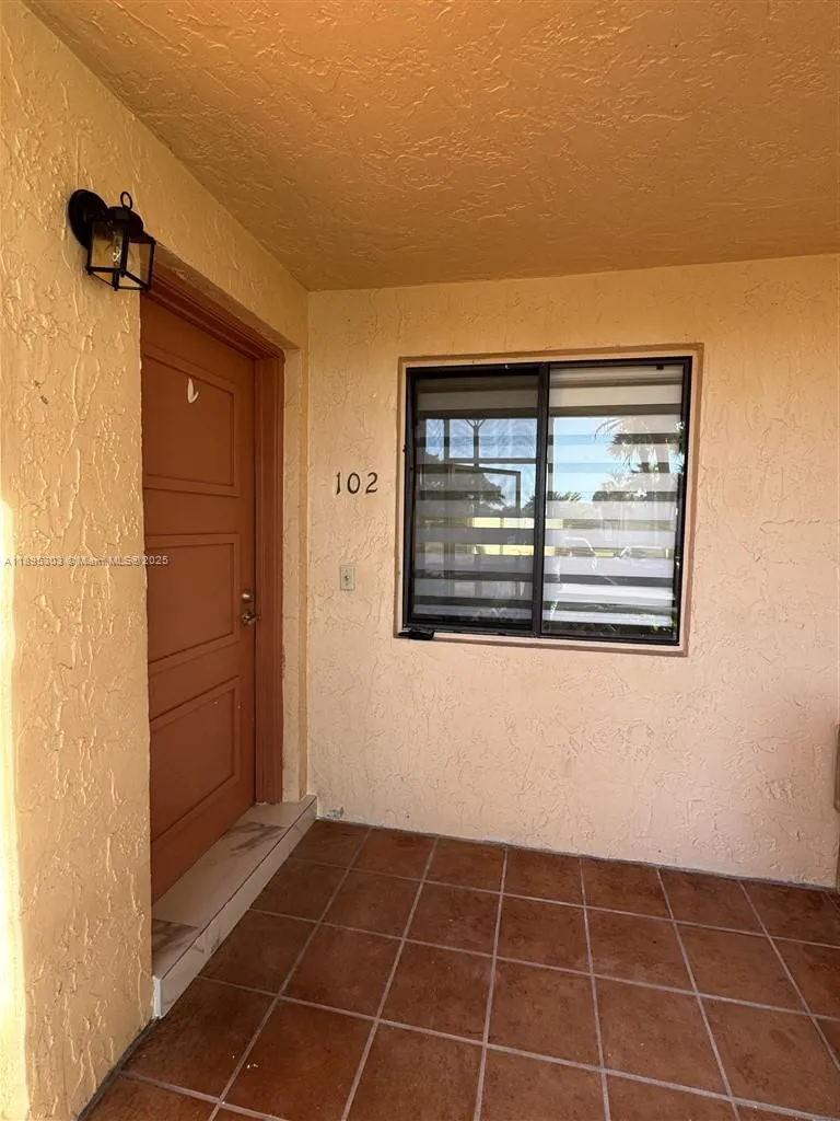 158 Lakeview Dr, #102