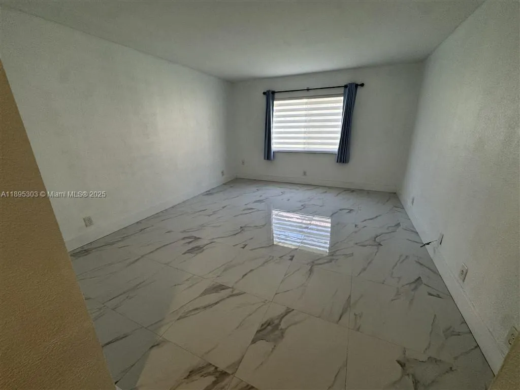 158 Lakeview Dr, #102