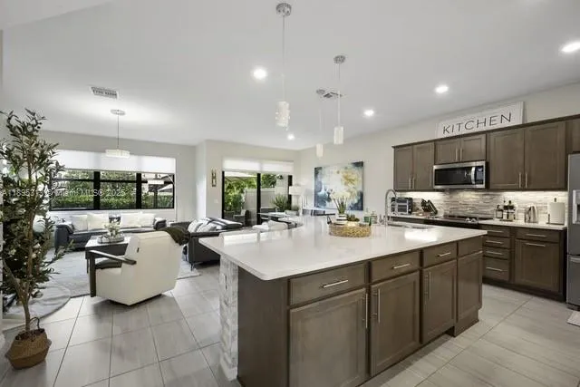 8251 Cinch Way
