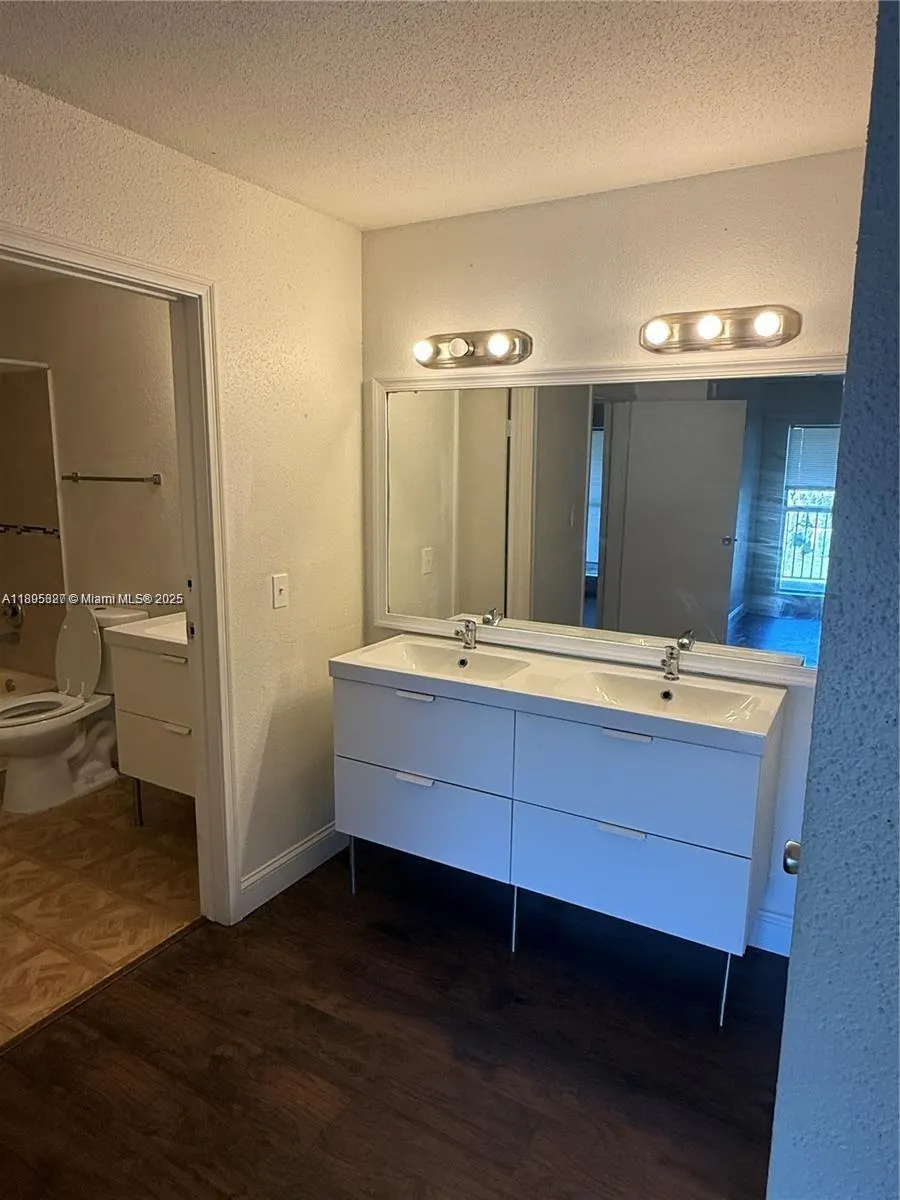 833 Riverside Dr, #834