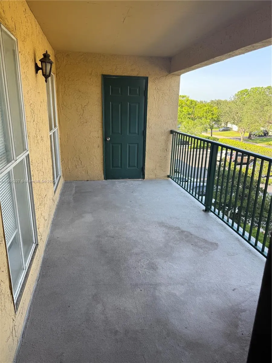 833 Riverside Dr, #834
