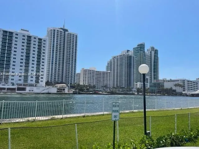 800 Parkview Dr, #605