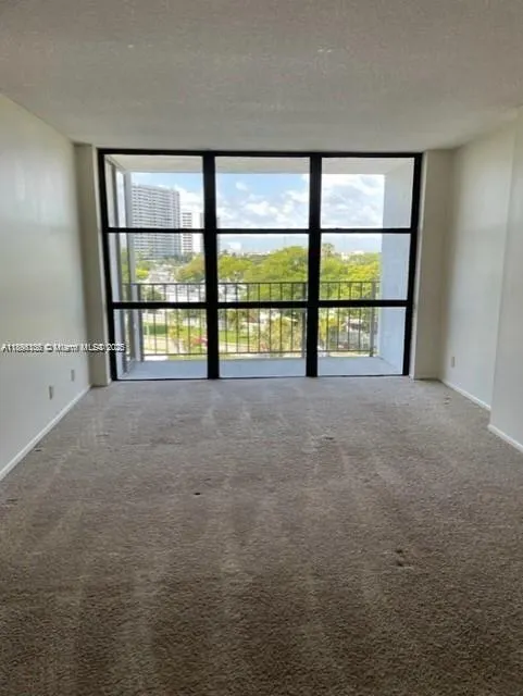 800 Parkview Dr, #605