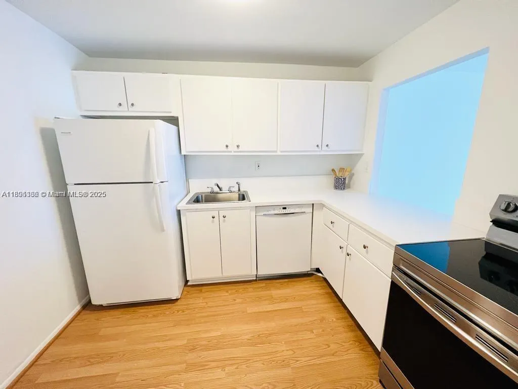 800 Parkview Dr, #605