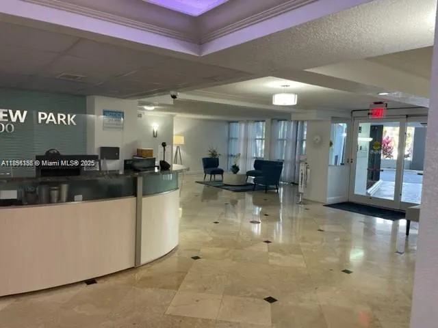 800 Parkview Dr, #605