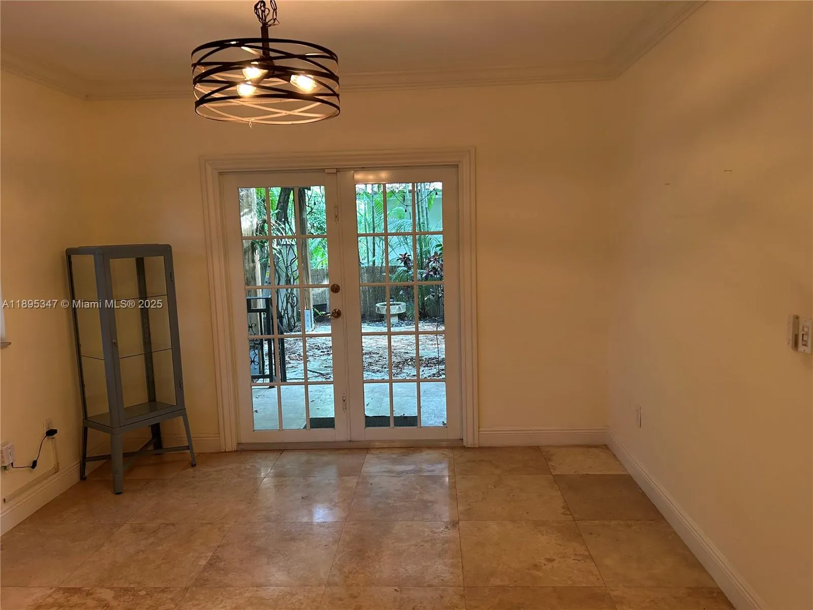 641 Zamora Ave