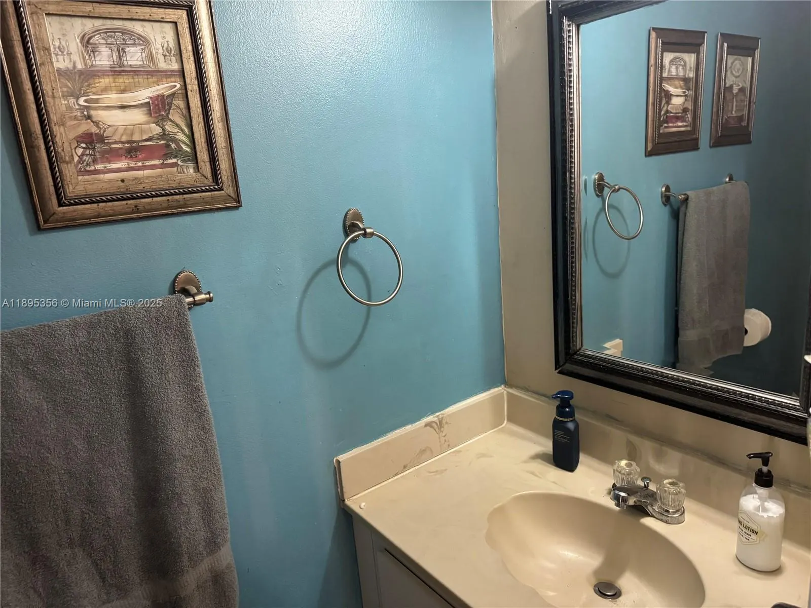 200 Leslie Dr, #317