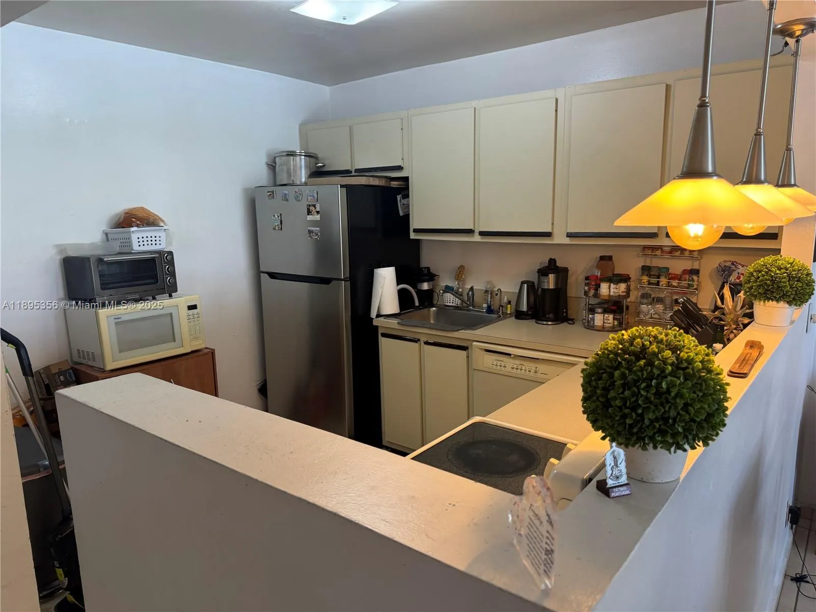 200 Leslie Dr, #317