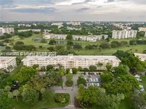 3850 Oaks Clubhouse Dr, #307
