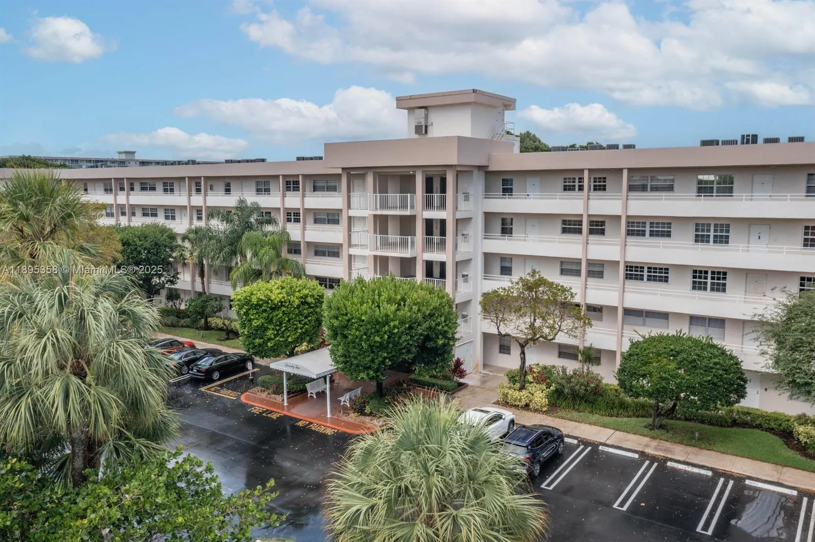 3850 Oaks Clubhouse Dr, #307