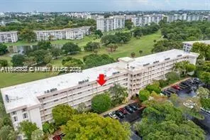 3850 Oaks Clubhouse Dr, #307