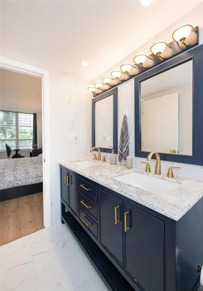 600 Three Islands Blvd, #214