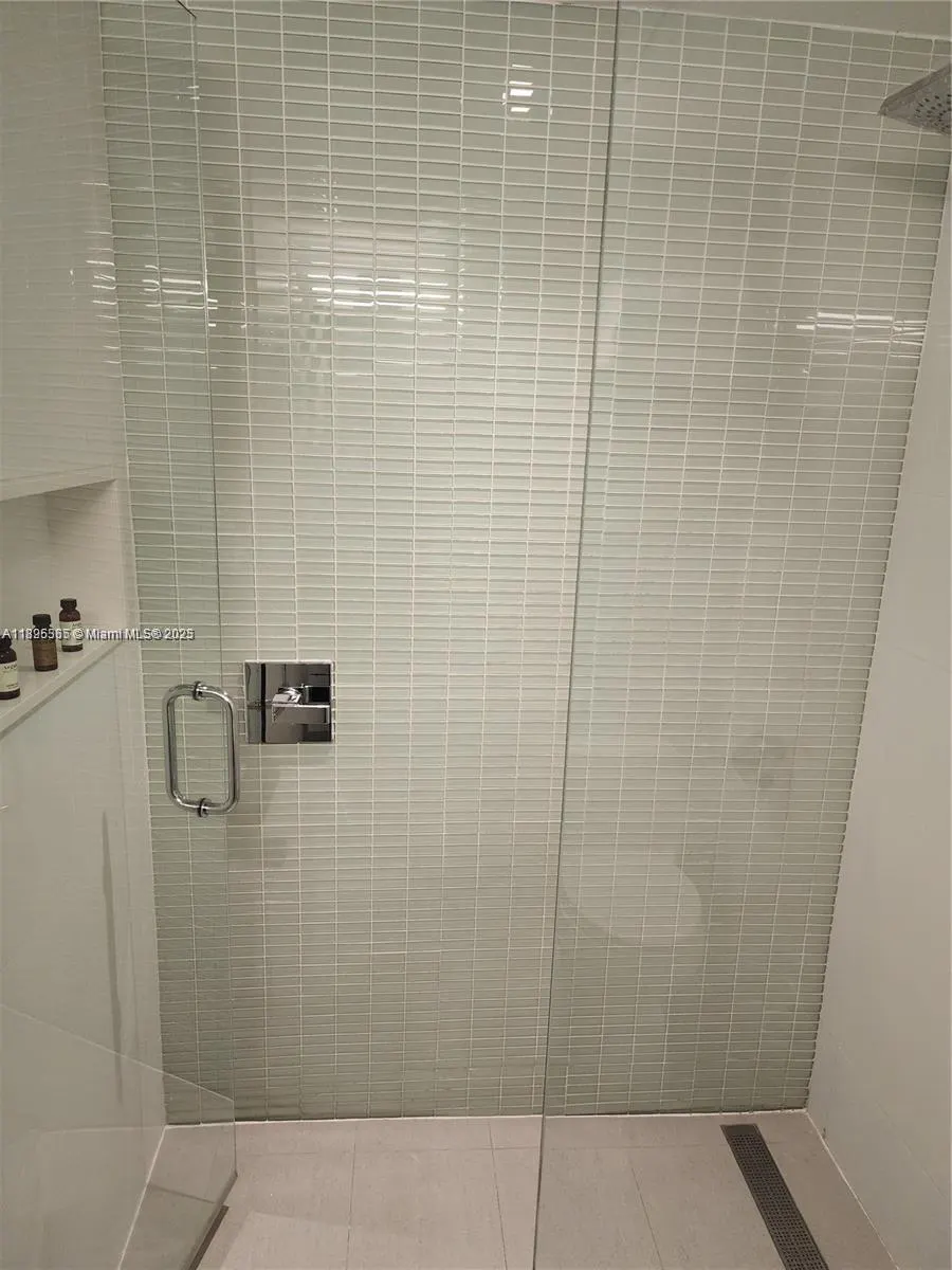 6080 Collins Ave, #304
