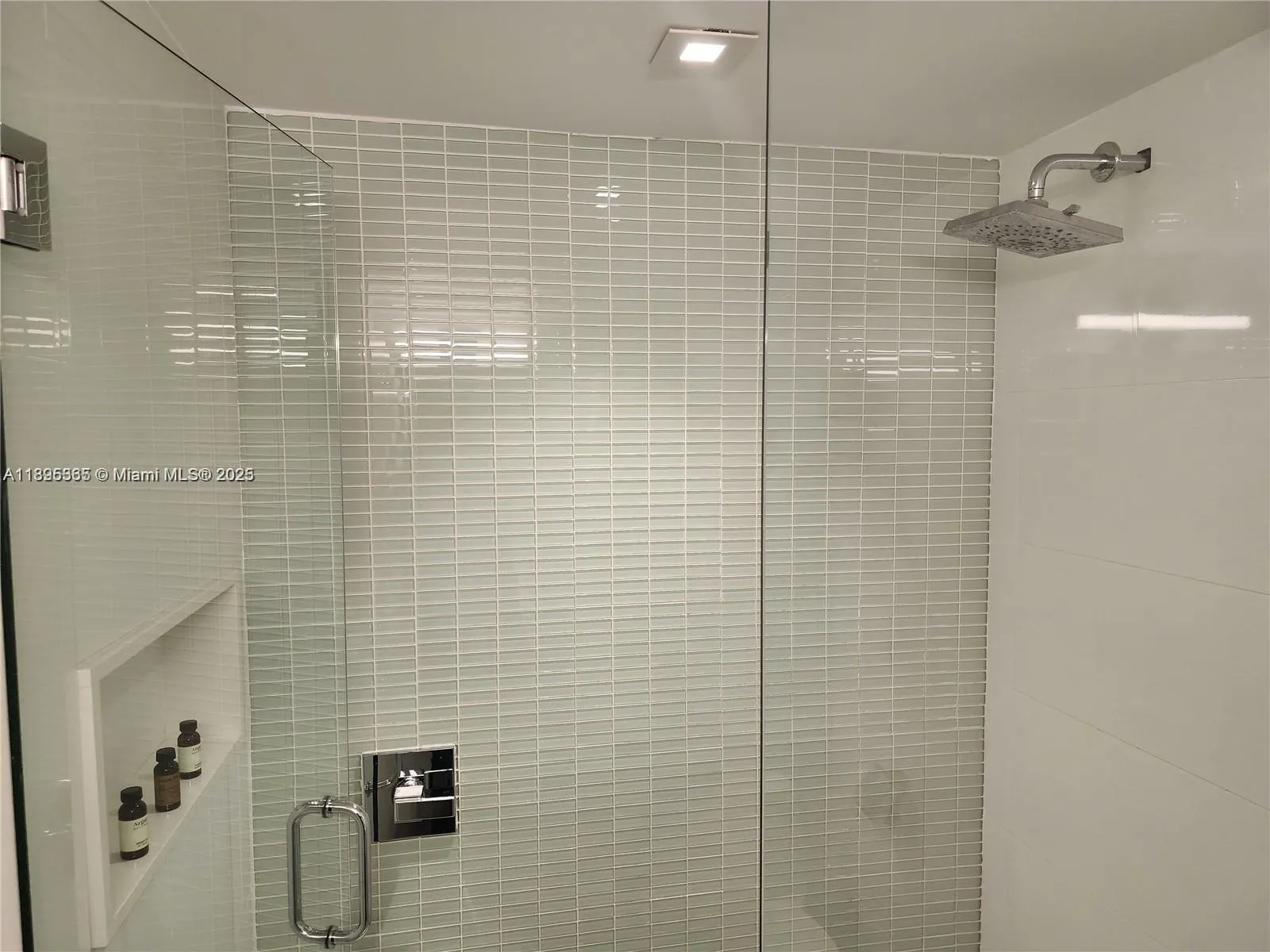 6080 Collins Ave, #304
