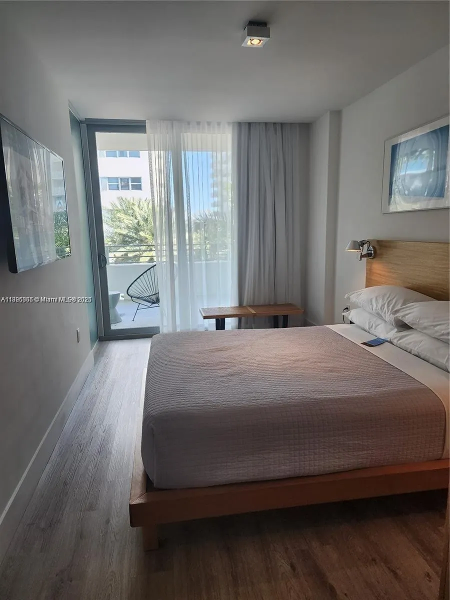 6080 Collins Ave, #304