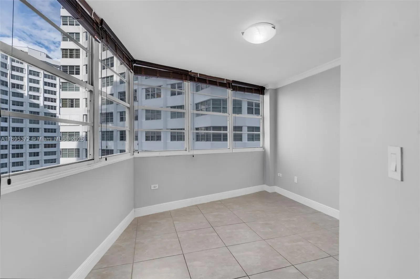 999 Brickell Bay Dr, #1005