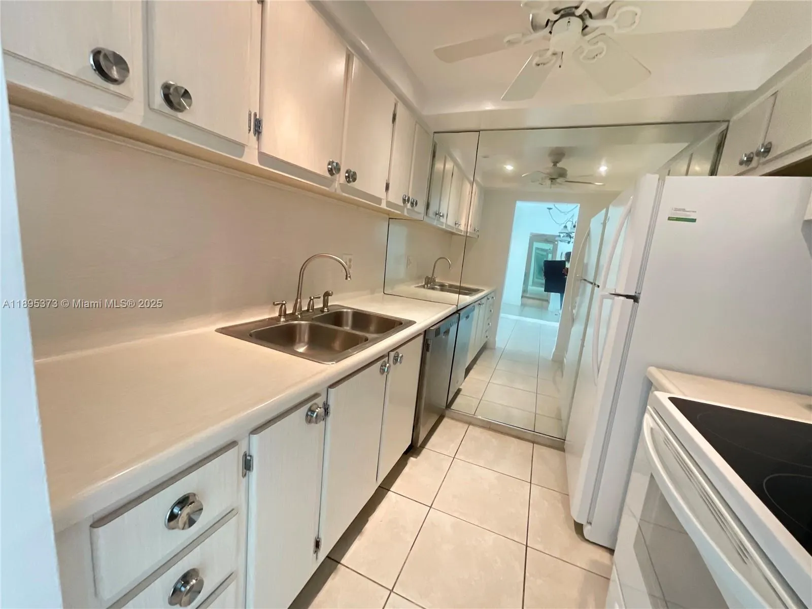 419 Golden Isles Dr, #106