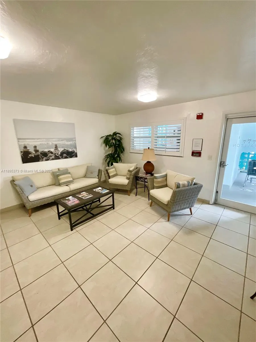 419 Golden Isles Dr, #106