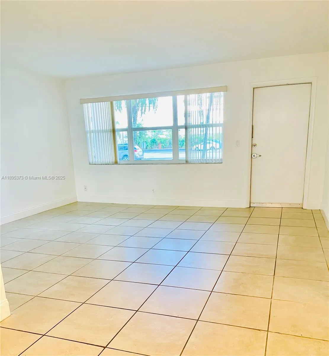 419 Golden Isles Dr, #106