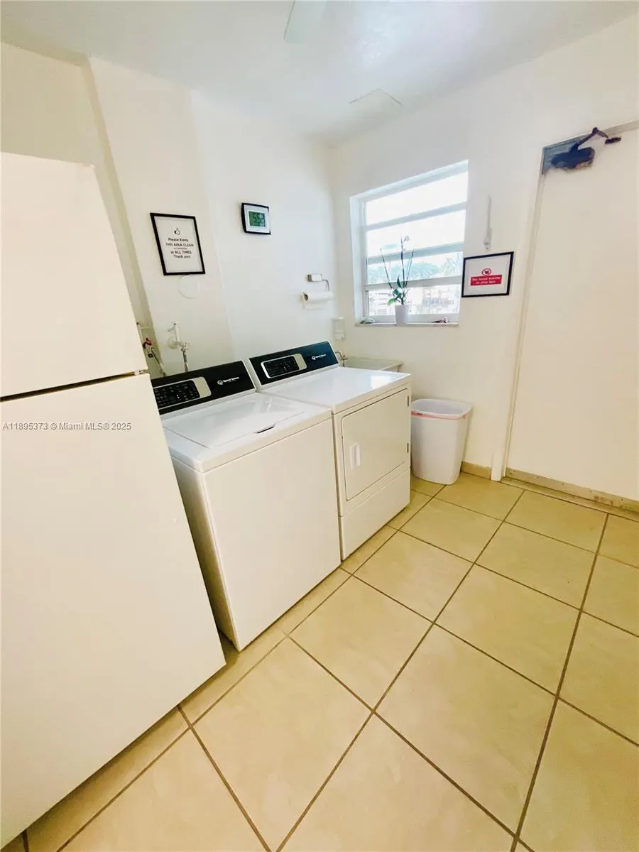 419 Golden Isles Dr, #106
