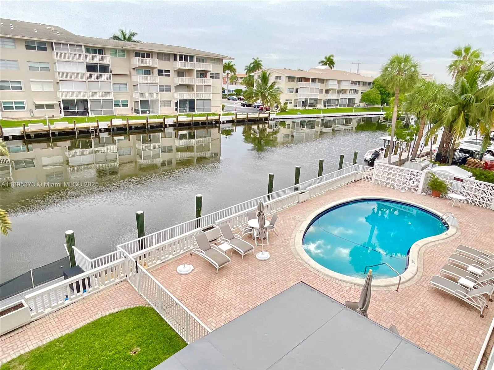 419 Golden Isles Dr, #106
