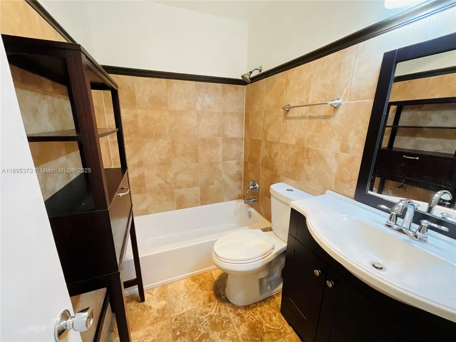 419 Golden Isles Dr, #106