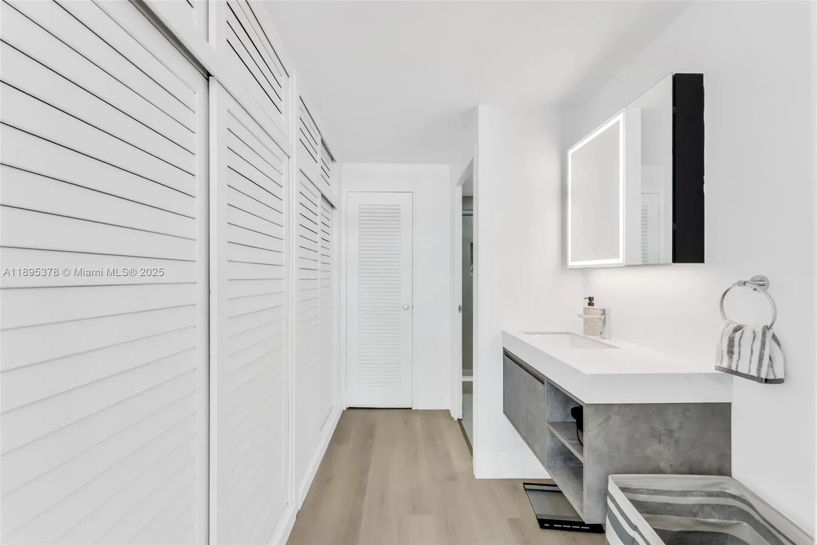 1408 Brickell Bay Dr, #518