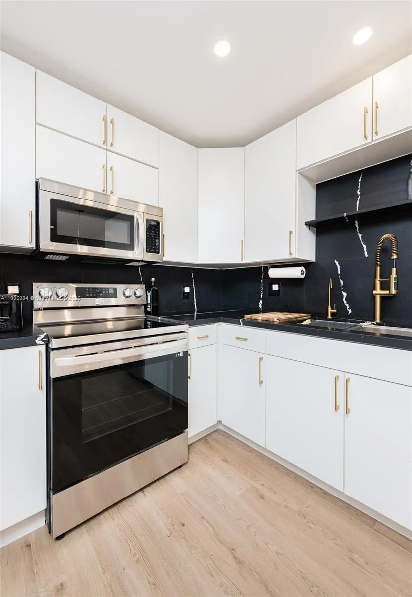600 Three Islands Blvd, #214