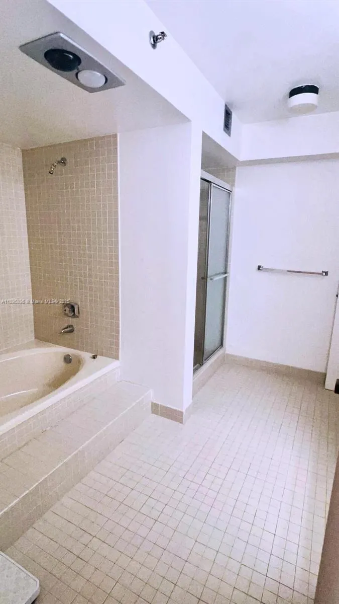 170 Ocean Lane Dr, #311