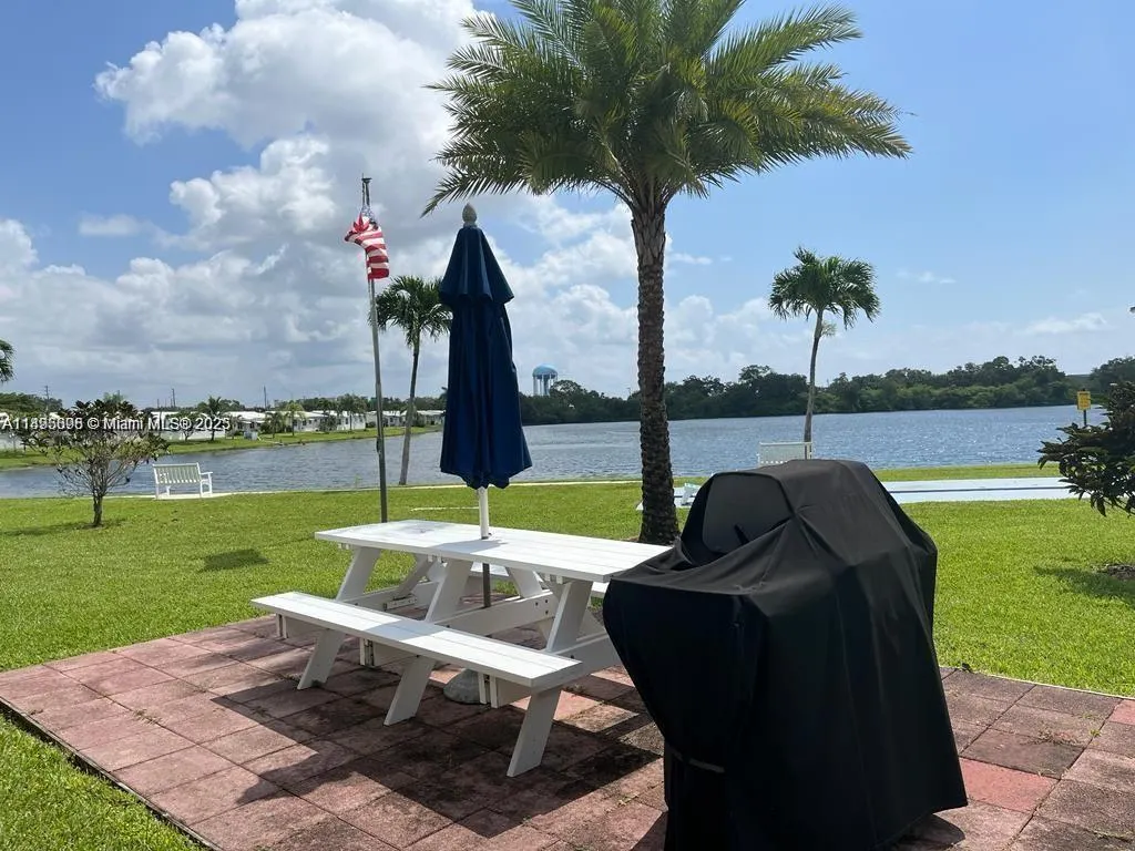 2200 Park Ln, #209
