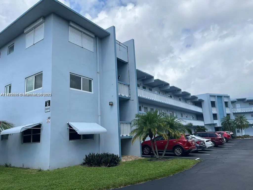 2200 Park Ln, #209