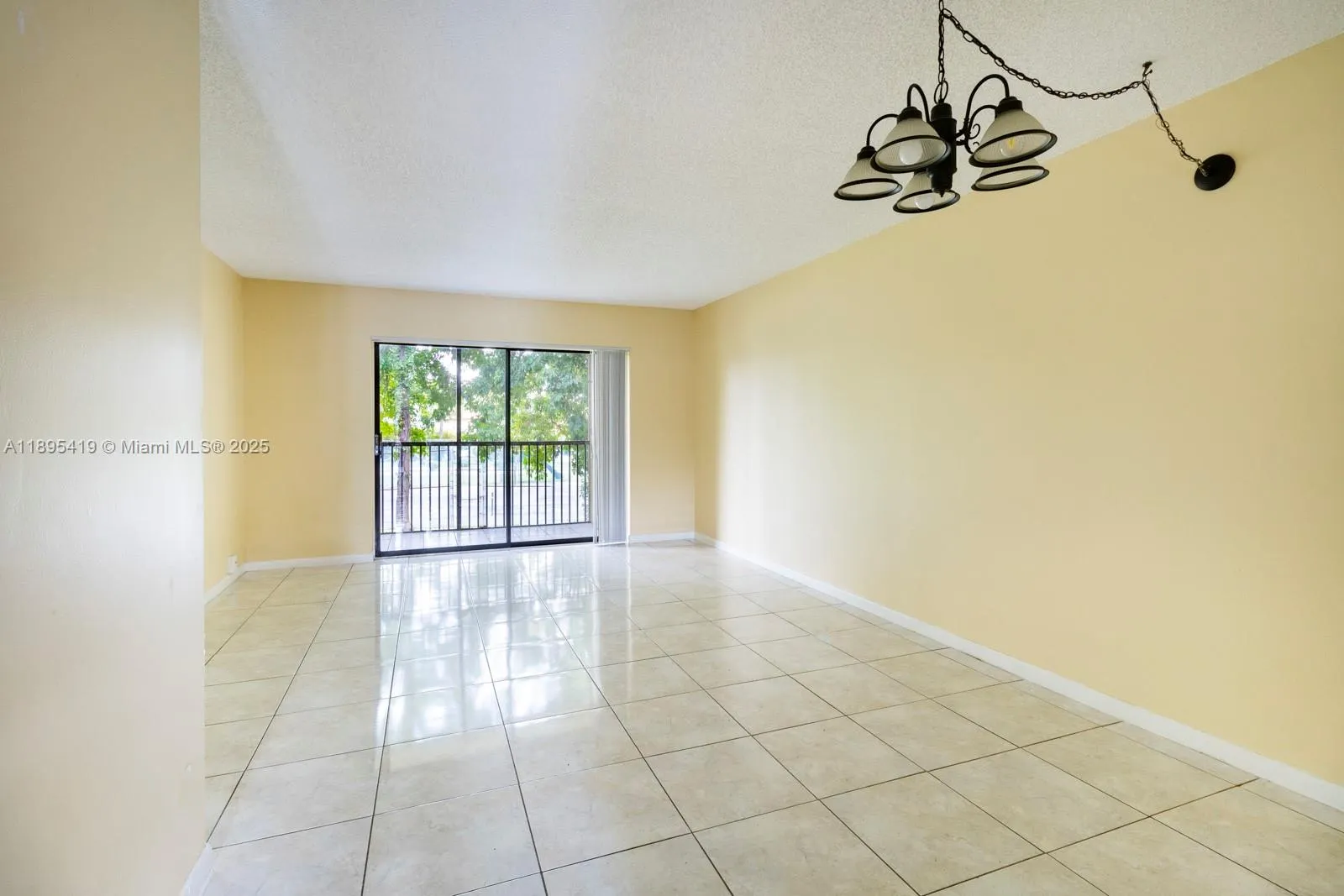 9044 NW 28th Dr, #3-304