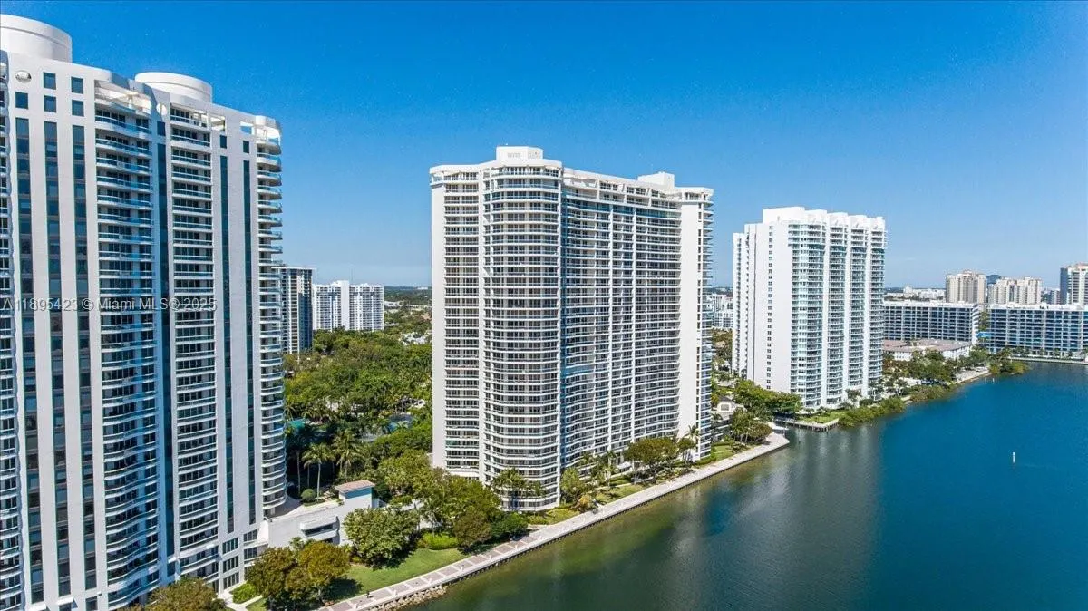 7000 Island Blvd, #1402