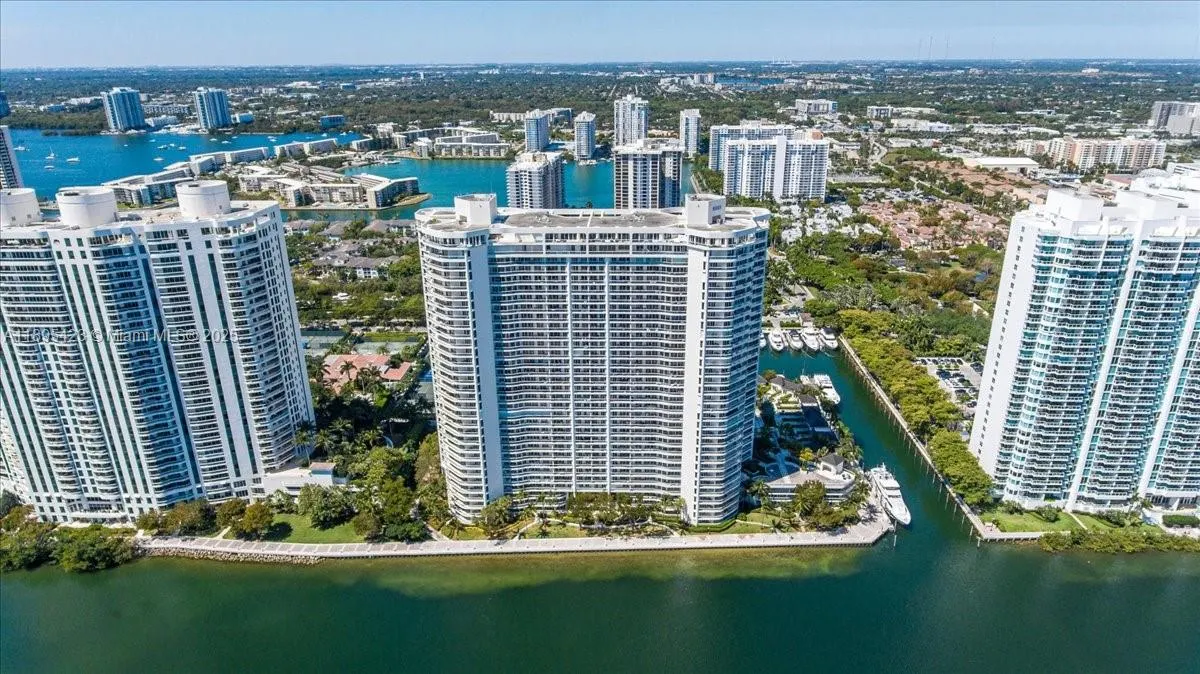 7000 Island Blvd, #1402