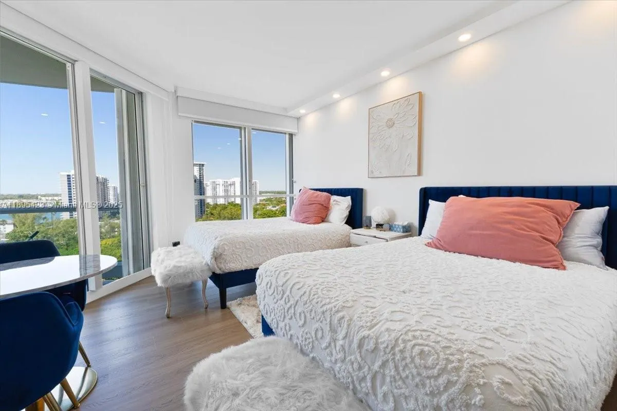 7000 Island Blvd, #1402