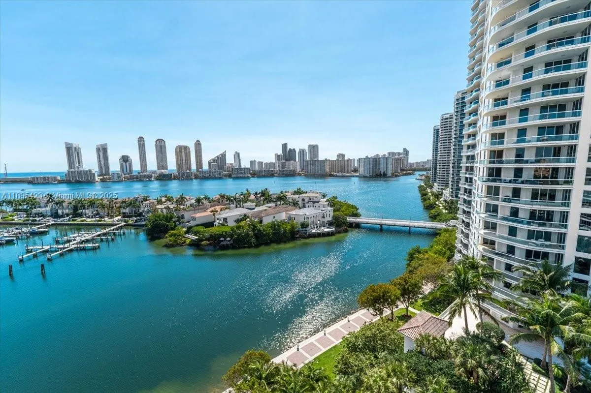7000 Island Blvd, #1402