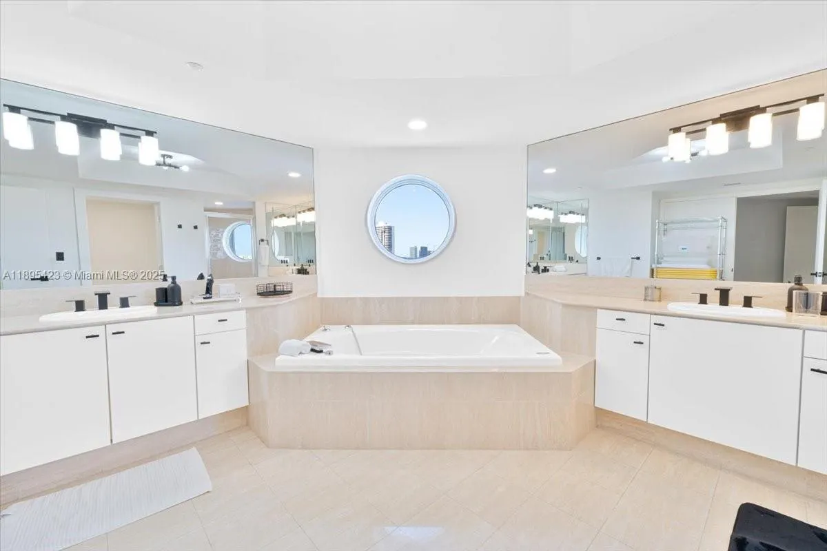 7000 Island Blvd, #1402