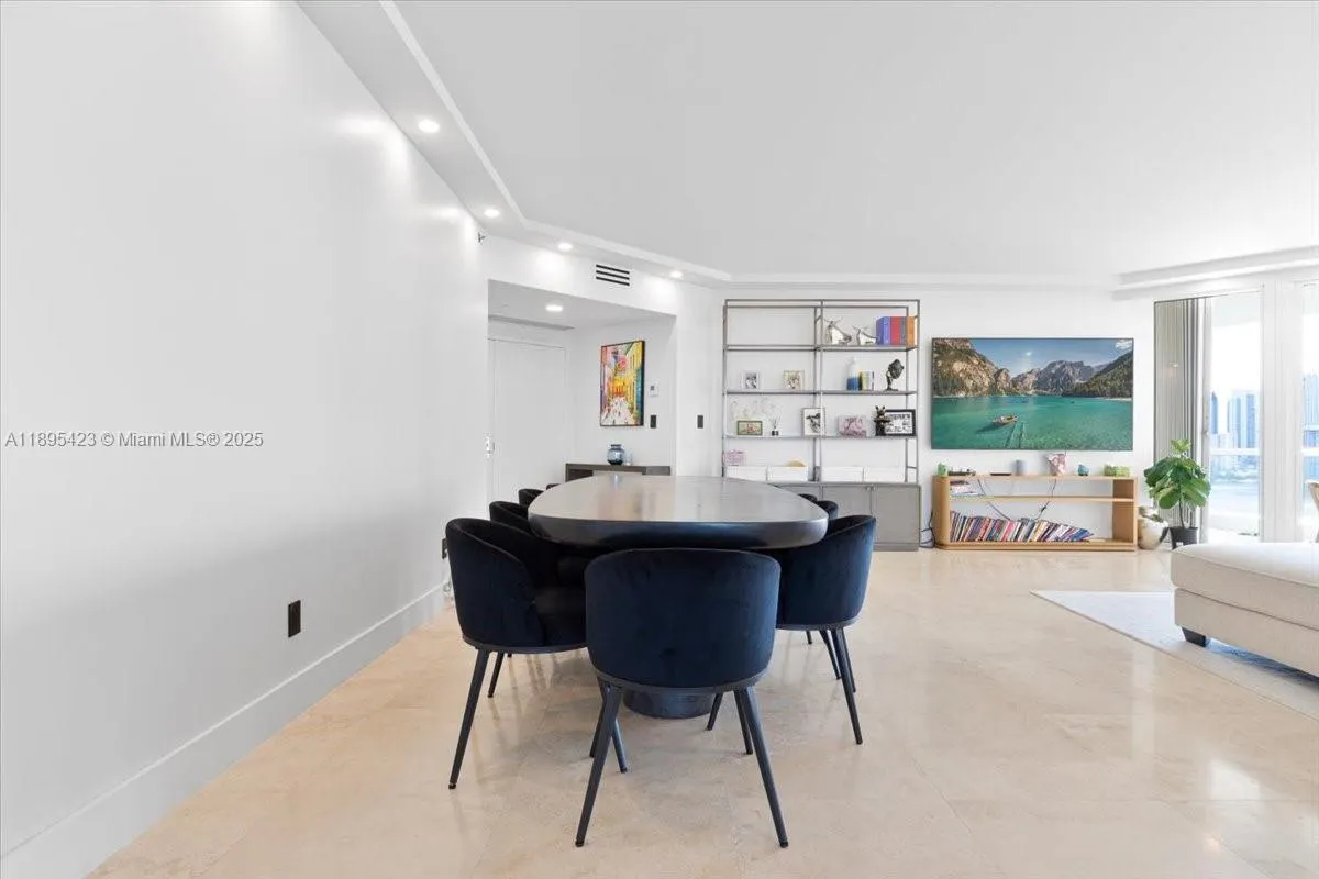 7000 Island Blvd, #1402