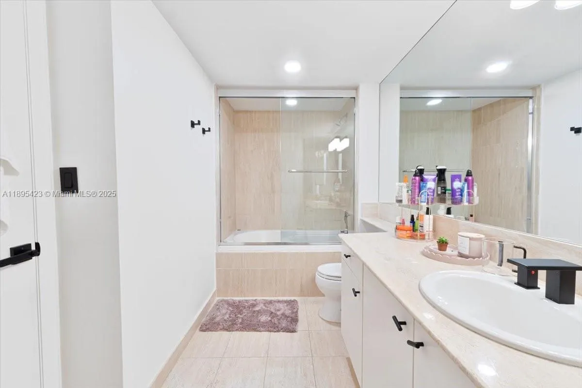 7000 Island Blvd, #1402